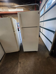 GE 28 Inch Top Freezer Refrigerator with 17.5 Cu. Ft. Capacity, Reversible Hinges, Gallon Door Shelves, Adjustable Glass Shelves, Frost Free and Star-K Certified: White LOCATED IN OUR PORTLAND OREGON APPLIANCE STORE 23000
