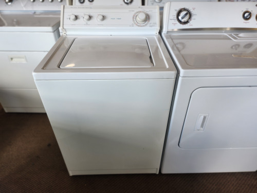 WHIRLPOOL HEAVY DUTY EXTRA LARGE CAPACITY PLUS TOP LOAD WASHER 9 CYCLES WITH 2 SPEED MOTOR 5 WATER LEVELS 4 TEMPERATURE SETTINGS 3 COLD AND 1 WARM RINSE WHITE LOCATED IN OUR PORTLAND OREGON APPLIANCE STORE SKU 23007
