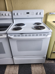 HOTPOINT FREESTANDING ELECTRIC RANGE COIL BURNERS 2 LARGE 2 SMALL HI/LO BROIL OPTION SELF CLEANING OVEN WHITE LOCATED IN OUR PORTLAND OREGON APPLIANCE STORE SKU 23030