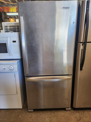 Whirlpool 30 Inch Freestanding Bottom-Freezer Refrigerator with 18.7 cu. ft. Capacity, 5 Spill Guard™ Shelves, Gallon Door Bin, Fresh Flow™ Preserver, Auto Icemaker, and ENERGY STAR Monochromatic Stainless Steel SKU 23044