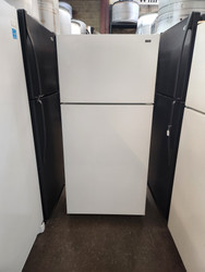 HOTPOINT 16 CUBIC FOOT REFRIGERATOR TOP FREEZER AUTOMATIC DEFROST WIRE SHELVES SINGLE CRISPER DRAWER UP FRONT CONTROL WHITE LOCATED IN OUR PORTLAND OREGON APPLIANCE STORE SKU 23046