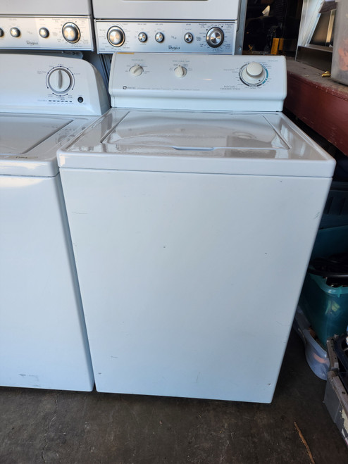 MAYTAG DEPENDABLE CARE TOP LOAD WASHER HEAVY DUTY SUPER CAPACITY 9 CYCLE WITH 2 SPEED MOTOR 5 LOAD SIZE OPTIONS 4 TEMPERATURE WHITE LOCATED IN OUR PORTLAND OREGON APPLIANCE STORE SKU 23047