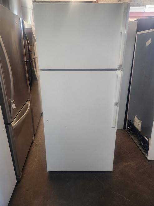HOTPOINT 17 CUBIC FOOT REFRIGERATOR TOP FREEZER WIRE SHELVES 2 CRISPER DRAWERS WHITE LOCATED IN OUR PORTLAND OREGON APPLIANCE STORE SKU 23073