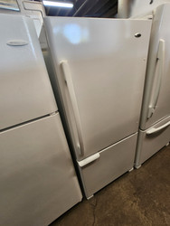 Amana 18.7 cu. ft. Bottom Freezer Refrigerator with 3 Glass Shelves, 2 Produce Drawers, 4 Door Bins, Diary Compartment, Wire Freezer Shelf and Wire Freezer Basket: White LOCATED IN OUR PORTLAND OREGON APPLIANCE STORE 23084