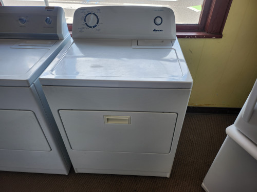 AMANA 4 CYCLE ELECTRIC DRYER 2 AUTO DRY 1 HIGH HEAT 1 LOW HEAT TIMED DRY HIGH HEAT PLUS AIR DRY TOP FILTER PULL DOWN HAMPER DOOR WHITE LOCATED IN OUR PORTLAND OREGON APPLIANCE STORE SKU 23092