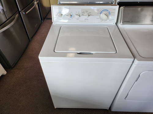 KITCHENAID HEAVY DUTY SUPER CAPACITY PLUS 17 CYCLE TOP LOAD WASHER 5 WATER LEVELS 6 TEMPERATURE SETTINGS EXTRA RINSE WHITE LOCATED IN OUR PORTLAND OREGON APPLIANCE STORE SKU 23101