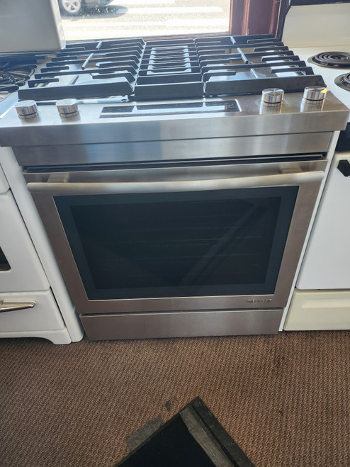 Jenn-Air Euro-Style Series 30 Inch Slide-In Dual Fuel Range with 4 Sealed Burners, 6.4 Cu. Ft. Capacity, Continuous Grates, Self-Clean, Downdraft Ventilation, True Convection 17000 BTU Burner COSMETIC ISSUE TOP OF OVEN DOOR STAINLESS SKU 23120