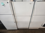 WHIRLPOOL 18 CUBIC FOOT REFRIGERATOR TOP FREEZER WIRE 2 CRISPER DRAWERS GLASS COVER WIRE SHELF IN FREEZER COSMETIC ISSUE ON GASKET WHITE LOCATED IN OUR PORTLAND OREGON APPLIANCE STORE SKU 23166