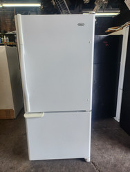 AMANA 19 CUBIC FOOT BOTTOM FREEZER GLASS SHELVES SWING OPEN FREEZER DOOR 1 WIRE SHELF AND PULL BASKET IN FREEZER WHITE LOCATED IN OUR PORTLAND OREGON APPLIANCE STORE SKU 23173