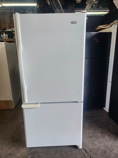 AMANA 19 CUBIC FOOT BOTTOM FREEZER GLASS SHELVES SWING OPEN FREEZER DOOR 1 WIRE SHELF AND PULL BASKET IN FREEZER WHITE LOCATED IN OUR PORTLAND OREGON APPLIANCE STORE SKU 23173