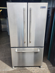 JENN-AIR 20 CUBIC FOOT COUNTER DEPTH REFRIGERATOR GLASS SHELVES 2 CRISPER DRAWERS 1 LARGE DELI INTERNAL WATER DISPENSER ICE MAKER STAINLESS LOCATED IN OUR PORTLAND OREGON APPLIANCE STORE SKU 23175