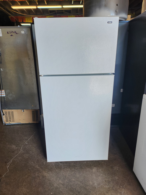 HOTPOINT16 CUBIC FOOT REFRIGERATOR TOP FREEZER WIRE SHELVES 2 CLEAR CRISPER DRAWERS WHITE LOCATED IN OUR PORTLAND OREGON APPLIANCE STORE SKU 23179