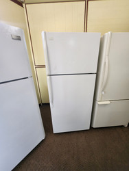 WHIRLPOOL 16 CUBIC FOOT REFRIGERATOR TOP FREEZER ADJUSTABLE WIRE SHELVES GLASS CRISPER COVER WITH LARGE WHITE LOCATED IN OUR PORTLAND OREGON APPLIANCE STORE SKU 23185