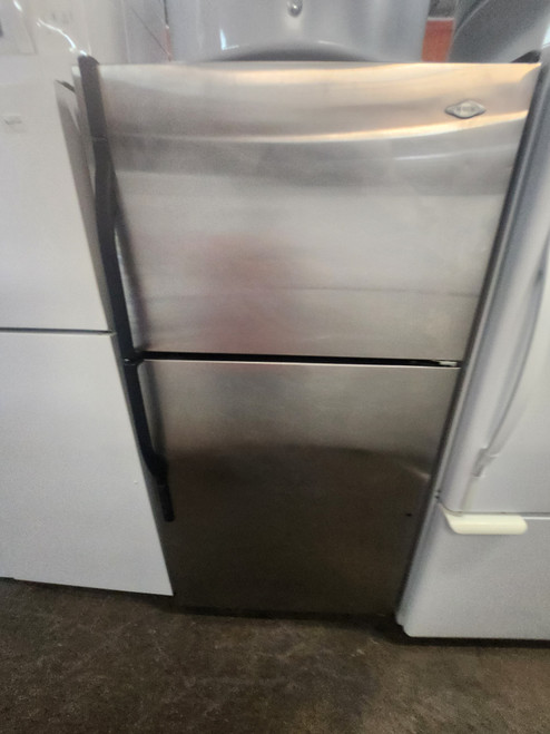 Maytag 21.0 cu. ft. Top-Freezer Refrigerator with Spill Mizer Glass Shelves, Humidity-Controlled Crispers Glass Shelves 2 Crisper Drawers 1 Deli Drawer and Reversible Doors: Stainless Steel LOCATED IN OUR PORTLAND OREGON APPLIANCE STORE SKU 23195