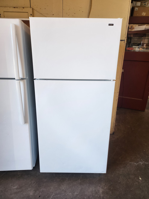 HOTPOINT 16 CUBIC FOOT TOP FREEZER ADJUSTABLE WIRE SHELVES 2 CRISPER DRAWERS WIRE SHELF IN FREEZER WHITE LOCATED IN OUR PORTLAND OREGON APPLIANCE STORE SKU 23202