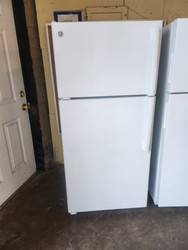 GE GTE15CTHLWW 28 Inch Top-Freezer Refrigerator with 14.6 cu. ft. Capacity, 2 Adjustable Wire Shelves, Gallon Door Storage, Upfront Temperature Controls, ADA Compliant, ENERGY STAR and Optional Ice Maker: White, Left Door Swing