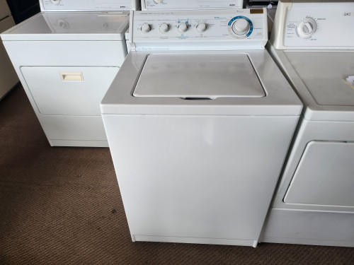 WHIRLPOOL ULTIMATE CARE HEAVY DUTY SUPER CAPACITY PLUS TOP LOAD WASHER 12 CYCLE 2 SPEED MOTOR 3 LOAD SIZE OPTIONS WHITE LOCATED IN OUR PORTLAND OREGON APPLIANCE STORE SKU 23208
