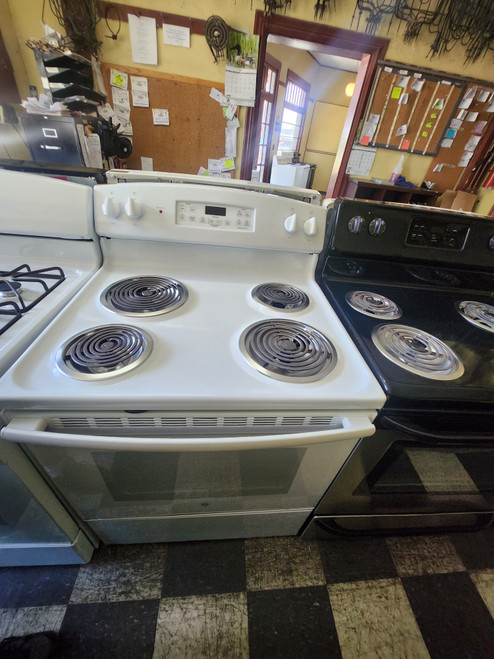 GE 30 INCH FREESTANDING ELECTRIC RANGE COIL BURNERS 2 LARGE 2 SMALL HI/LO BROILSETTING SELF CLEANING OVEN WHITE LOCATED IN OUR PORTLAND OREGON APPLIANCE STORE SKU 23223