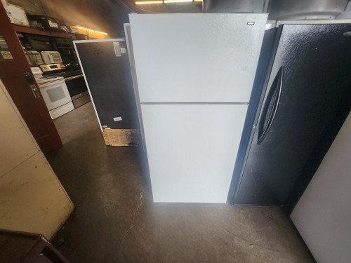 HOTPOINT 14 CUBIC FOOT REFRIGERATOR TOP FREEZER WIRE SHELVES 2 CRISPER DRAWERS COSMETIC ISSUES ON TOP OF REFRIGERATOR DOOR WHITE LOCATED IN OUR PORTLAND OREGON APPLIANCE STORE SKU 23256