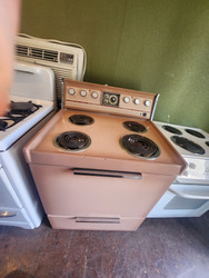 HOTPOINT 30 INCH VINTAGE FREESTANDING ELECTRIC RANGE COIL BURNERS 2 LARGHOTPOINT 30 INCH VINTAGE FREESTANDING ELECTRIC RANGE COIL BURNERS 2 LARGE 2 SMALL MANUAL CLEAN OVEN LOCATED IN OUR PORTLAND OREGON APPLIANCE STORE SKU 23262E 2 SMALL MANUAL CLEAN OVEN LOCATED IN OUR PORTLAND OREGON APPLIANCE STORE SKU 23262