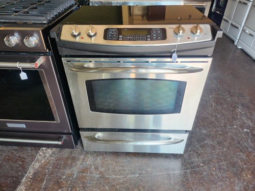 GE 30 INCH SLIDE-IN ELECTRIC RANGE SMOOTH TOP 5 BURNER 1 LARGE TRIPLE BURNER CENTER WARNER BURNER STAINLESS LOCATED IN OUR PORTLAND OREGON APPLIANCE STORE SKU 23285