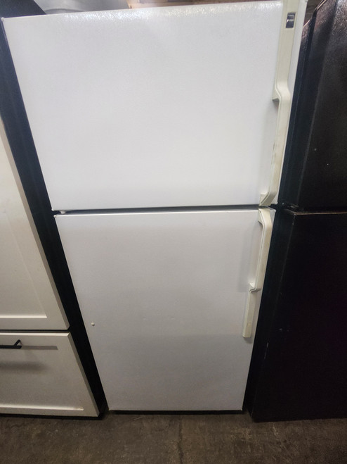 HOTPOINT 17 CUBIC FOOT REFRIGERATOR TOP FREEZER WIRE SHELVES 2 CRISPER DRAWERS WHITE LOCATED IN OUR PORTLAND OREGON APPLIANCE STORE SKU 23291