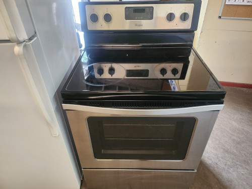 Whirlpool 30 Inch Freestanding Electric Range with 4 Radiant Elements, 3,000 Watts, 4.8 cu. ft. Traditional Oven, Easy Wipe Ceramic Glass Cooktop and Flex Heat Element: Stainless Steel LOCATED IN OUR PORTLAND OREGON APPLIANCE STORE SKU 23303