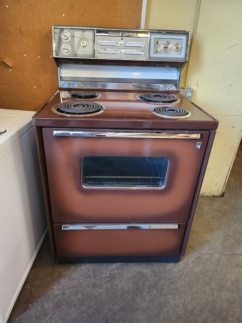 GE VINTAGE ELECTRIC RANGE 30 INCH FREESTANDING COIL BURNERS 2 LARGE 2 SMALL MANUAL CLEAN VIEWING WINDOW STORAGE DRAWER TWO-TONE BROWN LOCATED IN OUR PORTLAND OREGON APPLIANCE STORE SKU 23208
