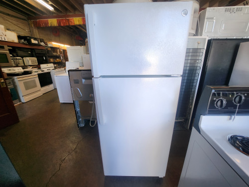 GE 28 Inch Top Freezer Refrigerator with 17.5 Cu. Ft. Capacity, Reversible Hinges, Gallon Door Shelves, Adjustable Full-Width Glass Shelves, Ice Maker, Deli Drawer, Sabbath Mode, SKU 23220