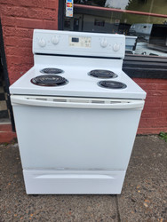 WHIRLPOOL 30 INCH FREESTANDING ELECTRIC RANGE COIL BURNERS 2 LARGE 2 SMALL WITH CUSTOM BROIL SELF CLEAN GLASS DOOR NO WINDO WHITE LOCATED IN OUR PORTLAND OREGON APPLIANCE STORE SKU 23336