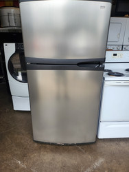KENMORE ELITE 20 CUBIC FOOT TOP FREEZER REFRIGERATOR GLASS SHELVES 2 CRISPER DRAWERS 1 DELI DRAWER CAN RACK DISPENSER LOCATED IN OUR PORTLAND OREGON APPLIANCE STORE SKU 23337