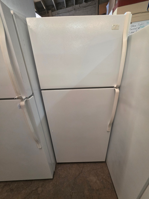 WHIRLPOOL 18 CUBIC FOOT REFRIGERATOR WIRE SHELVES GLASS CRISPER COVER LARGE CRISPER DRAWER WHITE LOCATED IN OUR PORTLAND OREGON APPLIANCE STORE SKU 23348