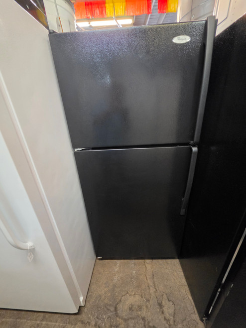 WHIRLPOOL 18 CUBIC FOOT REFRIGERATOR TOP FREEZER 4 SPLIT ADJUSTABLE GLASS SHELVES 1 DELI AND 2 CRISPER DRAWERS FULL WIDTH WIRE SHELF IN FREEZER BLACK LOCATED IN OUR PORTLAND OREGON APPLIANCE STORE SKU 23354