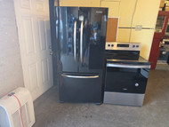 KITCHENAID FRENCH DOOR REFRIGERATOR 22 CUBIC FOOT AND WHIRLPOOL STOVE PACKAGE REFRIGERATOR ICE AND WATER GLASS SHELVES 2 CRISPER DRAWER DELI DRAWER 5 BURNER MANUAL CLEAN OVER BLACK SKU 23359
