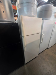 GE 18 CUBIC FOOT RERFRIGERATOR TOP FREEZER ADJUSTABLE GLASS SHELVES DELI DRAWER 2 CRISPER DRAWERS FULL WIDTH WIRE SHELVES BISQUE LOCATED IN OUR PORTLAND OREGON APPLIANCE STORE SKU 23365