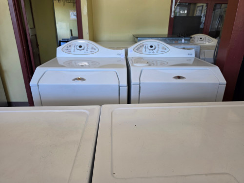 MAYTAG NEPTUNE WASHER AND DRYER SET FRONT LOAD WASHER 4 CYCLE 4 TEMPERATURE PRESOAK EXTRA RINSE DRYER 5 DRY SETTINGS 4 TEMPERATURE SENSOR DRY OPTION WHITE LOCATED IN OUR PORTLAND OREGON APPLIANCE STORE SKU 23369