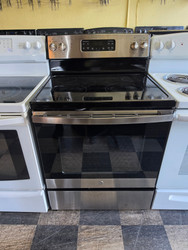 GE 30 INCH FREESTANDING SMOOTH TOP 4 BURNER ELECTRIC RANGE 2 LARGE DUAL BURNERS HI LO BROIL OPTION SELF CLEANING OVEN BLACK STAINLESS LOCATED IN OUR POTLAND OREGON APPLIANCE STORE SKU 23370