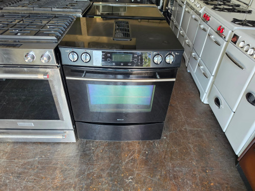 JENN-AIR 30 INCH SLIDE IN GLASS TOP RANGE 4 BURNER RAPID PREHEAT CONVECTION SELF CLEANING OVEN BLACK LOCATED IN OUR PORTLAND OREGON APPLIANCE STORE SKU 23408