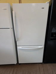 AMANA 19 CUBIC FOOT REFRIGERATOR BOTTOM FREEZER ADJUSTABLE GLASS SHELVES 1 DELI AND 2 CRISPER DRAWERS PULL OPEN FREEZER DOOR WIRE SHELVES IN FREEZER WHITE LOCATED IN OUR PORTLAND OREGON APPLIANCE STORE SKU 23834