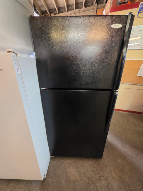 WHIRLPOOL 18 CUBIC REFRIGERATOR WITH ICE MAKER 4 SPLIT ADJUSTABLE GLASS SHELVES 2 CRISPER DRAWERS 1 DELI DRAWER BLACK LOCATED IN OUR PORTLAND OREGON APPLIANCE STORE SKU 23840