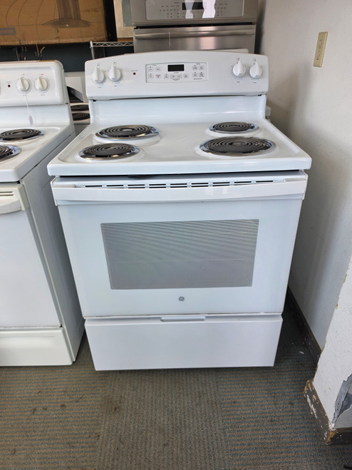 GE 30 INCH ELECTRIC RANGE FREESTANDING SELF CLEANING OVEN COIL BURNERS 2 LARGE 2 SMALL HI LO BROIL SETTING STORAGE DRAWER GLASS DOOR LARGE WINDOW WHITE LOCATED IN OUR PORTLAND OREGON APPLIANCE STORE SKU 23843