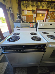 WHITE WESTINGHOUSE 30 INCH FREESTANDING ELECTRIC RANGE MANUAL CLEAN OVEN COIL BURNERS 3 SMALL 1 LARGE WHITE LOCATED IN OUR PORTLAND OREGON APPLIANCE STORE SKU 23847