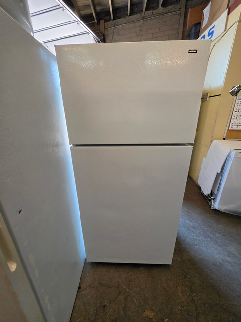 HOTPOINT 16 CUBIC FOOT REFRIGERATOR TOP FREEZER 2 WIRE SHELVES 2 CLEAR CRISPER DRAWERS WHITE LOCATED IN OUR PORTLAND OREGON APPLIANCE STORE SKU 23862