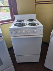 MAGIC CHEF 20 INCH FREESTANDING ELECTRIC RANGE MANUAL CLEAN OVEN COIL BURNERS 3 SMALL 1 LARGE LOCATED IN OUR PORTLAND OREGON APPLIANCE STORE SKU 23871