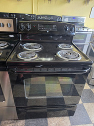 GE FREESTANDING ELECTRIC RANGE 4 COIL BURNERS 2 LARGE 2 SMALL HI LO BROIL SETTING SELF CLEANING OVEN BLACK LOCATED IN OUR PORTLAND OREGON APPLIANCE STORE SKU 23882