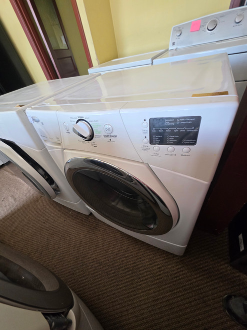 Whirlpool Duet 27 Inch Front Load Washer with 3.5 cu. ft. Capacity, 12 Automatic Cycles, Eco Heavy Duty Cycle, Eco Whitest Whites Cycle, Tumble Fresh Option and LED Display: White LOCATED IN OUR PORTLAND OREGON APPLIANCE STORE SKU 23886