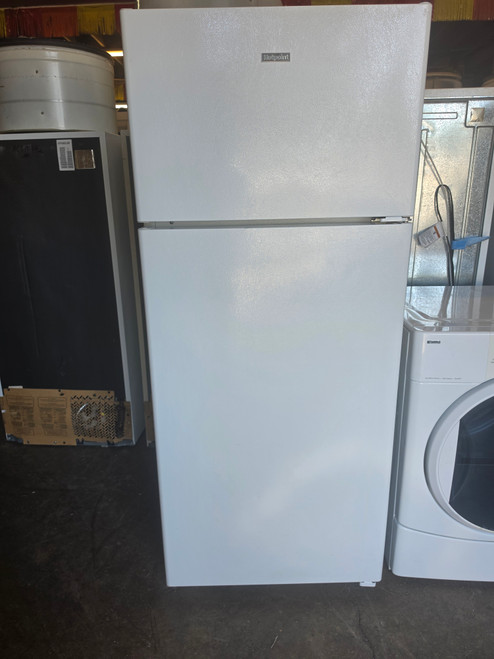 Hotpoint 28 Inch Top Freezer Refrigerator with 2 Adjustable Wire Shelves, 2 Clear Drawers, Gallon Door Storage, Dairy Bin, White LOCATED IN OUR PORTLAND OREGON APPLIANCE STORE SKU 23890