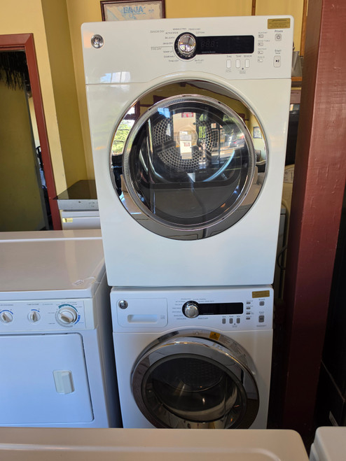 GE 24 INCH WASHER AND DRYER CAN SET SIDE BY SIDE OR STACK FRONT LOAD WASHER 9 WASH SETTING EXTRA RINSE DRYER 3 TIMED SETTING 6 AUTO DRY EXTEND TUMBLE WHITE LOCATED IN OUR PORTLAND OREGON APPLIANCE STORE SKU 23903