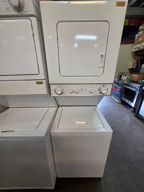 GE SPACE MAKER 24 INCH LAUNDRY CENTER BY WHIRLPOOL WASHER  7 CYCLE  3 TEMPERATURE 3 WATER LEVELS DRYER 4 CYCLE HIGH HEAT AUTO DRY LOW HEAT AUTO DRY HIGH HEAT TIMED DRY PLUS AIR FLUFF LOCATED IN OUR PORTLAND OREGON APPLIANCE STORE SKU 23717