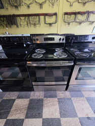 GE 30 INCH FREESTANDING ELECTRIC RANGE COIL BURNERS 2 LARGE 2 SMALL HI-LO BROIL SETTING SELF CLEANING OVEN STORAGE DRAWER BLACK STAINLESS LOCATED IN OUR PORTLAND OREGON APPLIANCE STORE SKU 23014